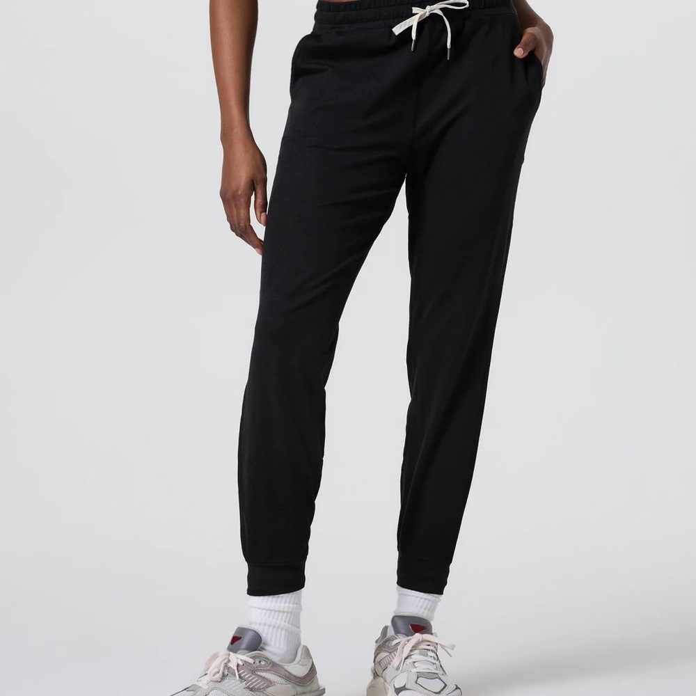 Vuori Performance Jogger | Women M | Black